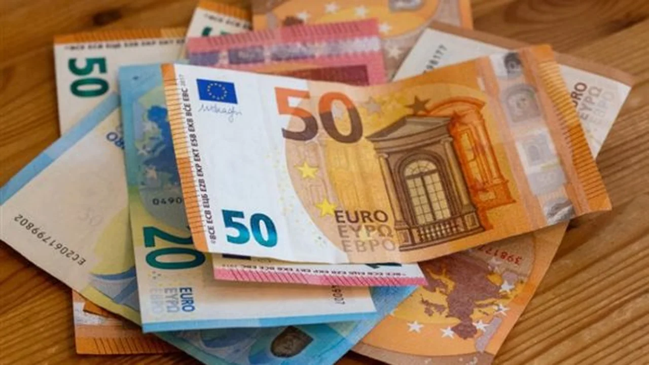 تغيرات سعر اليورو أمام الجنيه المصري في تعاملات الأحد 8 مارس 2026